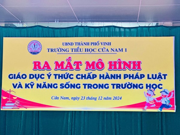 Lễ ra mắt mô hình “ Giáo dục ý thức chấp hành pháp luật và kỹ năng sống” trong trường học.