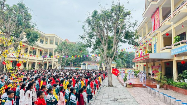 TIẾT CHÀO CỜ ĐẦU TUẦN 24 – MỞ ĐẦU NĂM MỚI VỚI “CƠN MƯA PHẦN THƯỞNG”