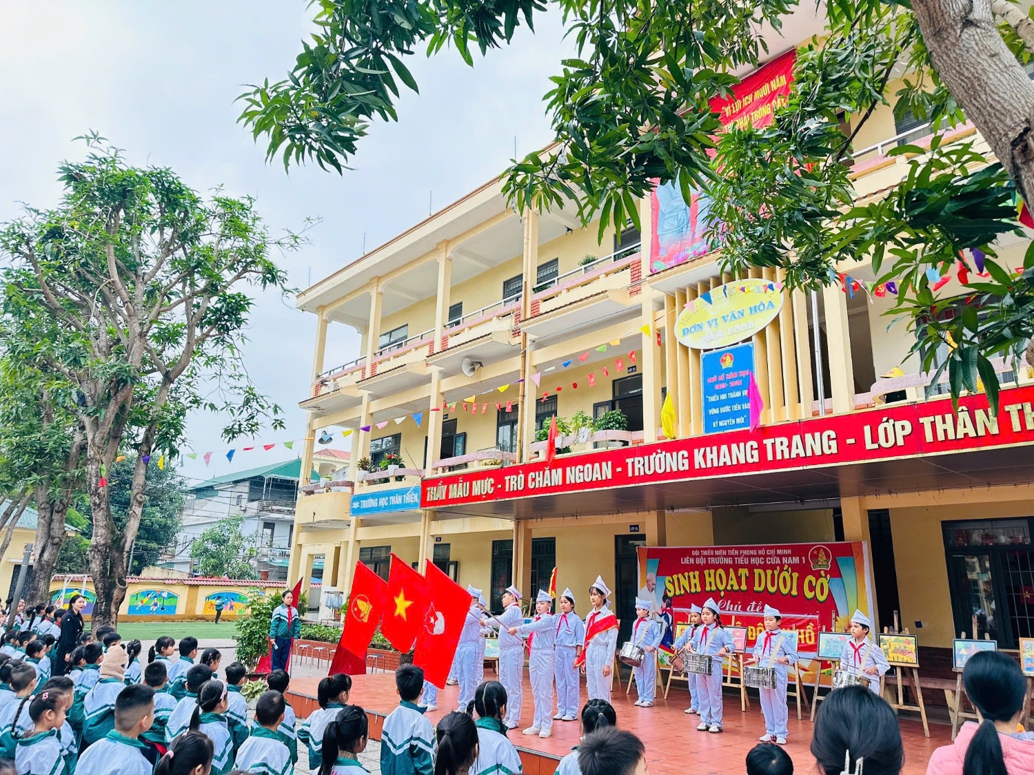 HOẠT ĐỘNG TRẢI NGHIỆM – CHỦ ĐỀ: BIẾT ƠN ANH BỘ ĐỘI CỤ HỒ