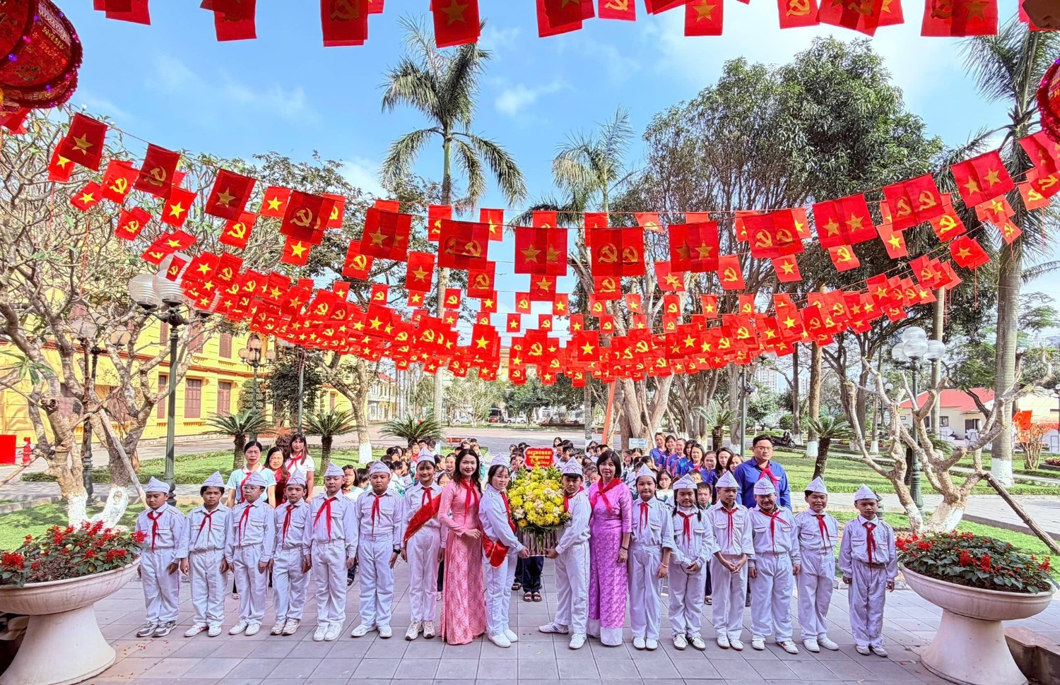 Lễ kết nạp Đội viên cho học sinh khối lớp 3